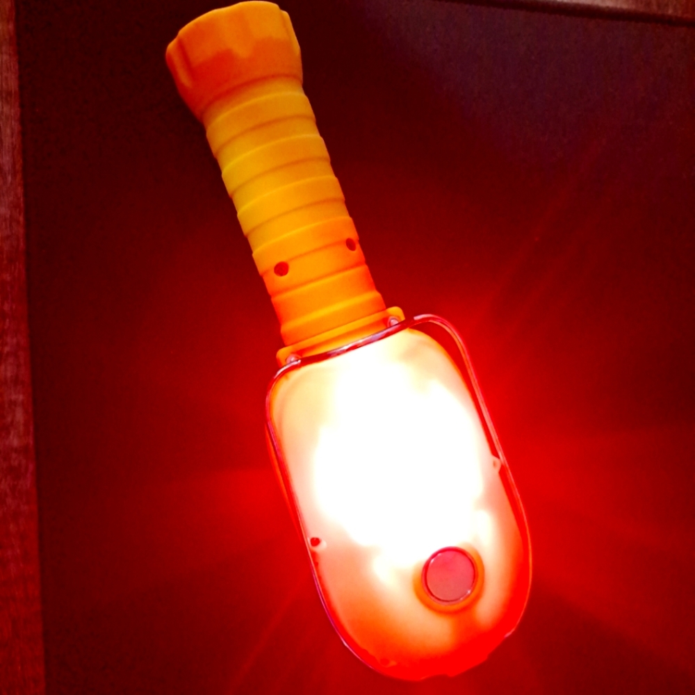 Emergency Handheld Road Light w Magnet